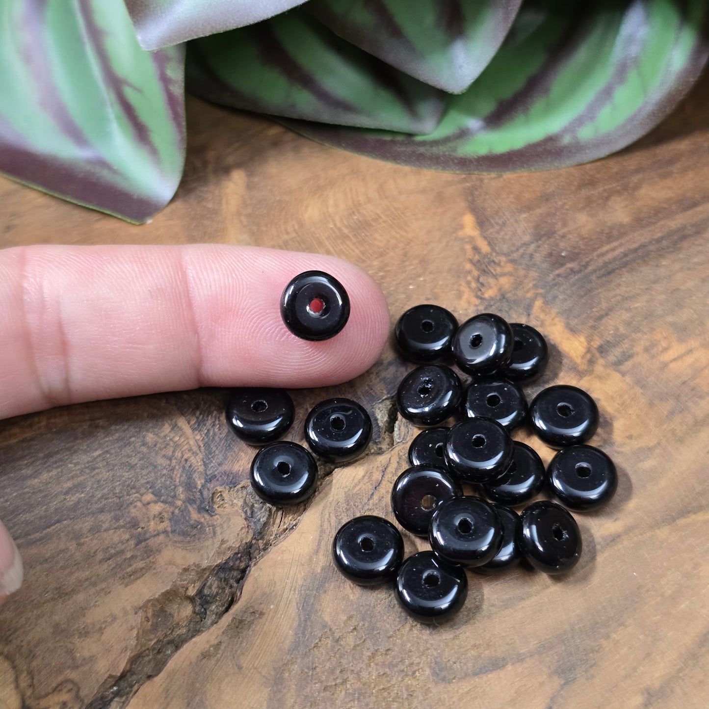 40 Glasperlen in Rädchenform, schwarz opak, ca. 8 mm – vielseitiges DIY-Schmuckzubehör für Ketten, Armbänder, Ohrschmuck und kreative Projekte.