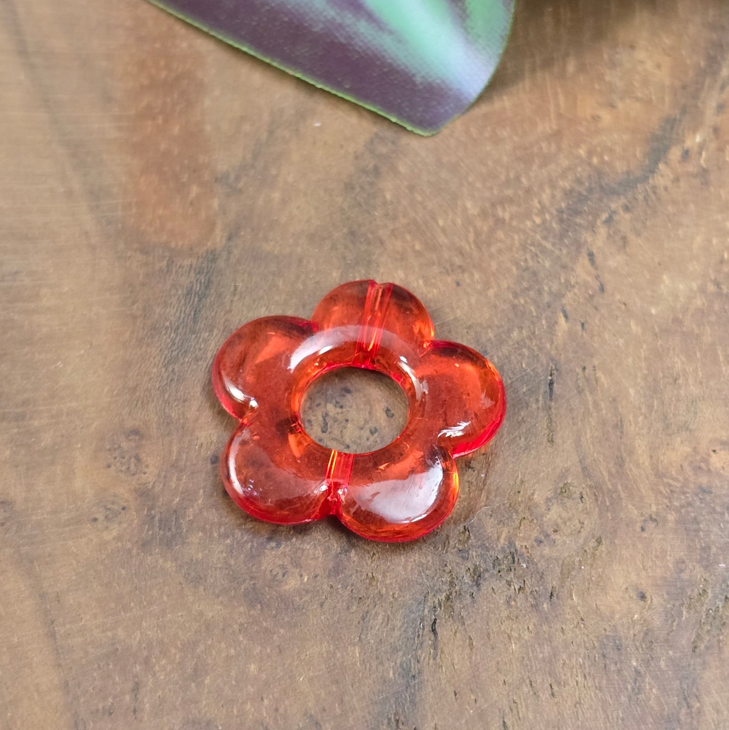 30 transparente Acrylblumen im bunten Farbmix, 19 mm, ideal für Schmuckherstellung, Perlengirlanden & dekorative DIY-Projekte.