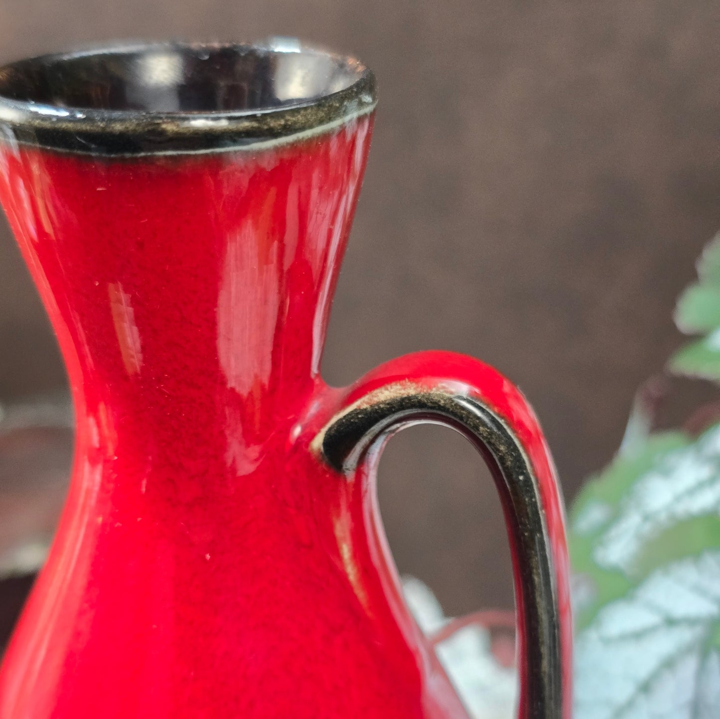 BAY Keramik Vase 222-17, rot mit schwarzem Rand, Mid-Century Fat Lava Design aus den 1960er–70er Jahren, West-Germany Original.