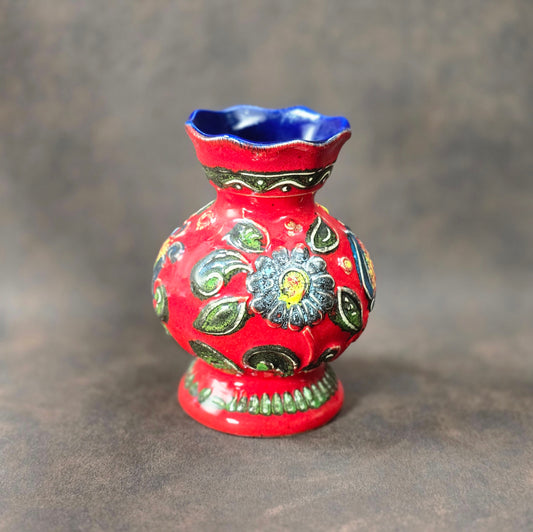 Vintage Bay Keramik Vase 14 cm, rote Reliefglasur mit buntem Dekor, Mid-Century Modern