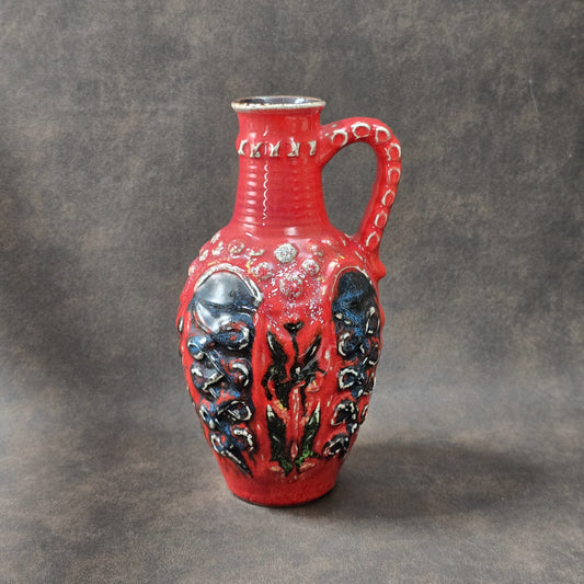 Bay Keramik Vintage Henkelkrug in Rot und Schwarz, Fat-Lava-Relief, 20 cm, 1970er Jahre, West German Pottery.