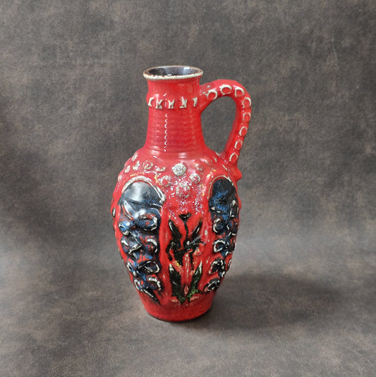 Bay Keramik Vintage Henkelkrug in Rot und Schwarz, Fat-Lava-Relief, 20 cm, 1970er Jahre, West German Pottery.