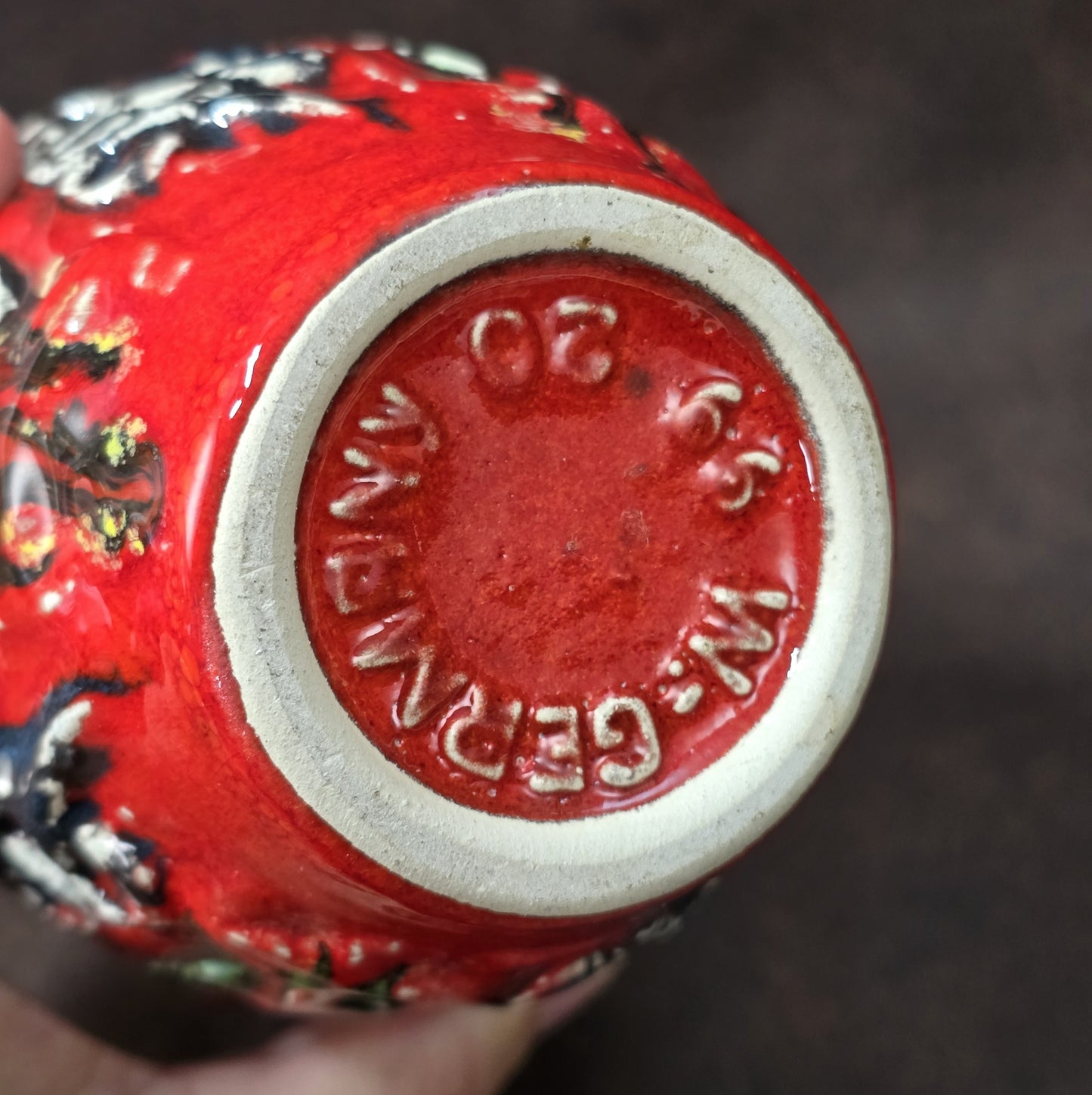 Bay Keramik Vintage Henkelkrug in Rot und Schwarz, Fat-Lava-Relief, 20 cm, 1970er Jahre, West German Pottery.