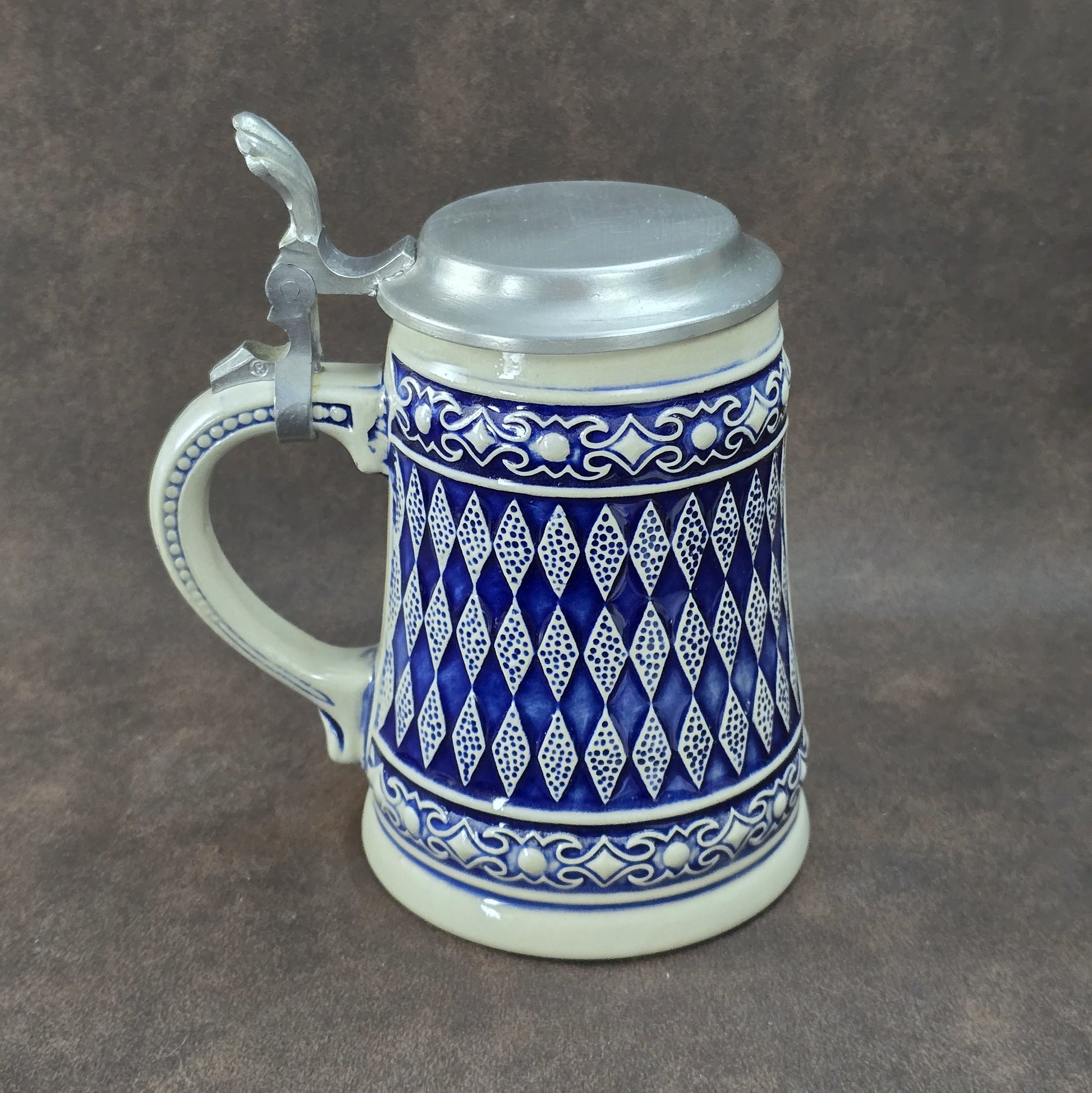 Bayerischer Bierseidel mit Zinndeckel, Steinzeug blau-weiß, GERZ West Germany Vintage 1960er–1970er.