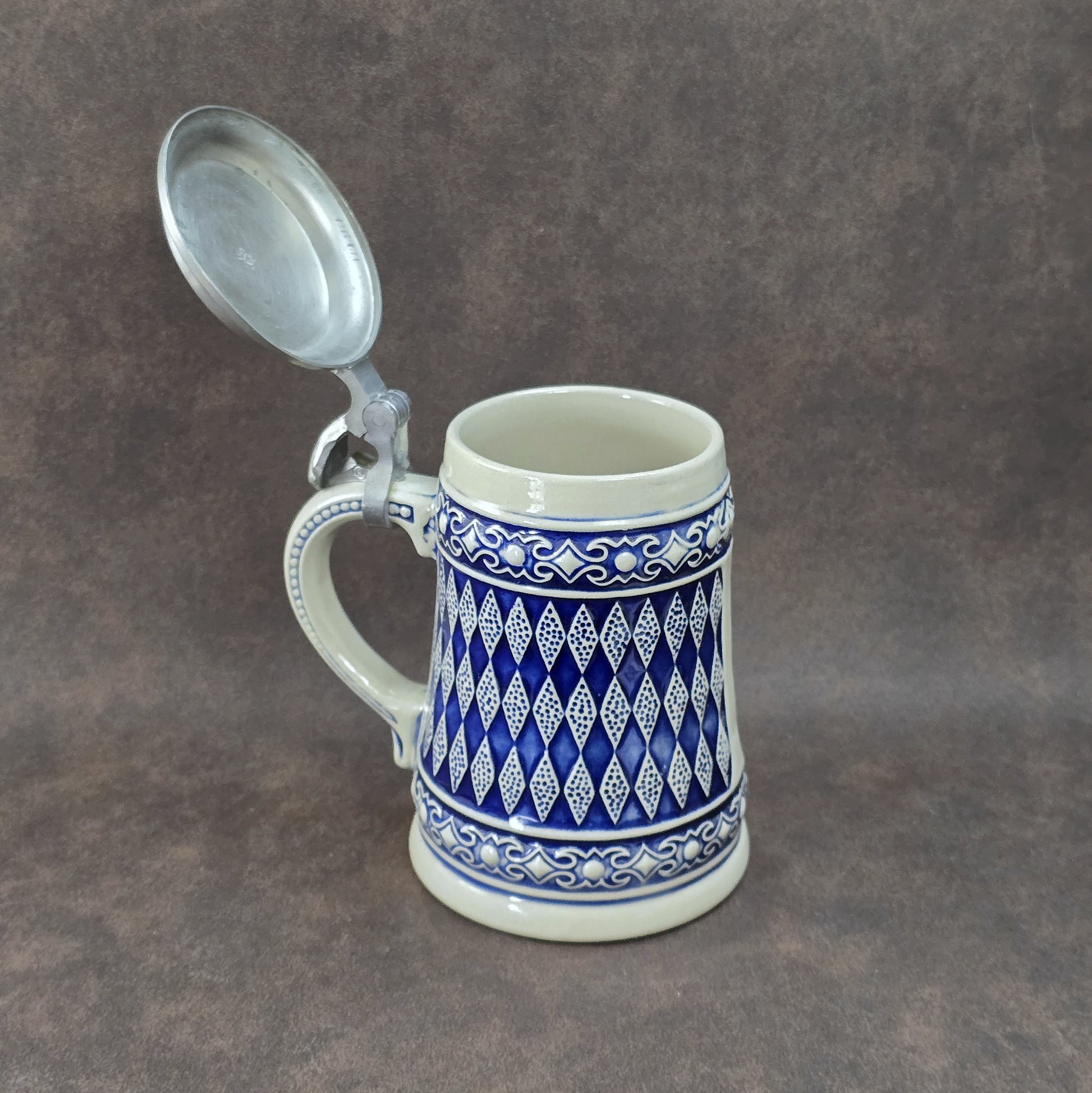 Bayerischer Bierseidel mit Zinndeckel, Steinzeug blau-weiß, GERZ West Germany Vintage 1960er–1970er.