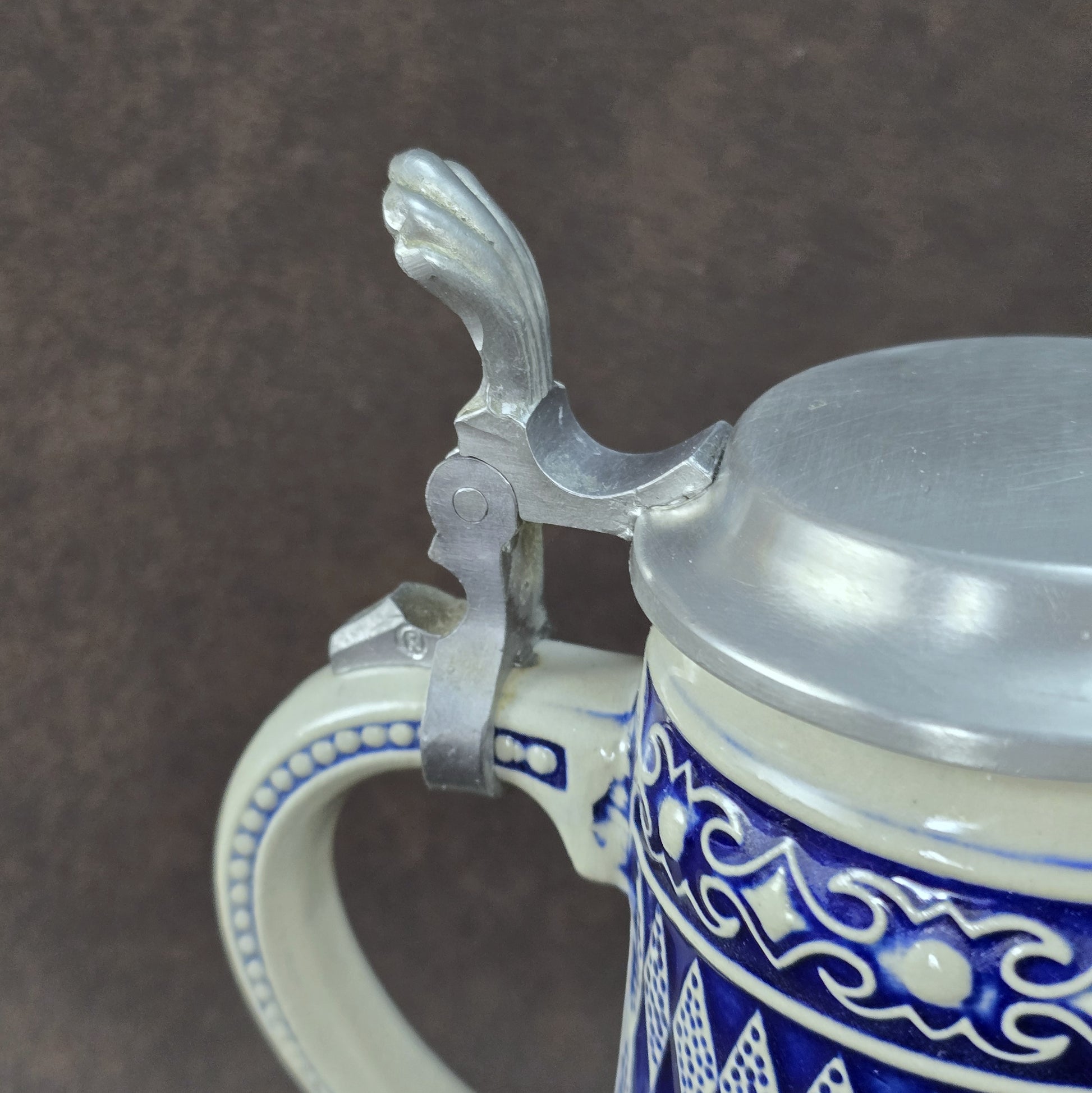 Bayerischer Bierseidel mit Zinndeckel, Steinzeug blau-weiß, GERZ West Germany Vintage 1960er–1970er.