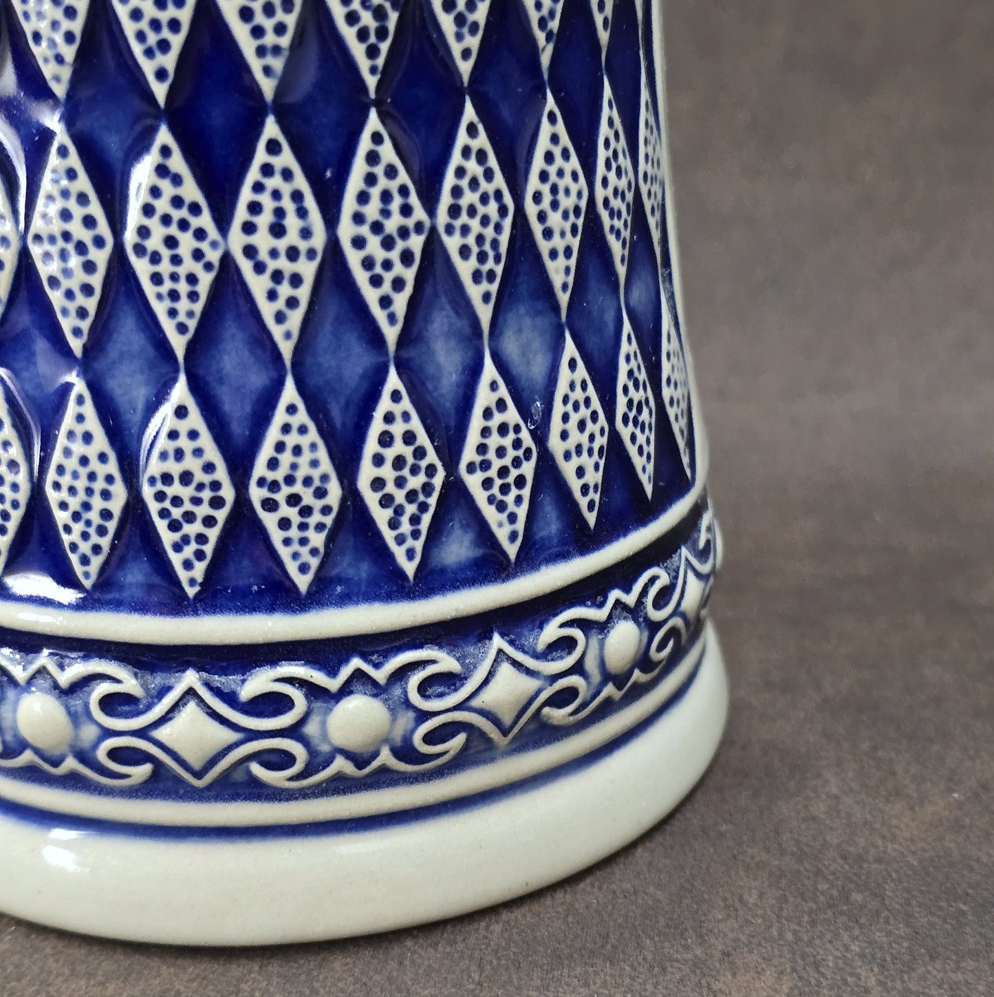 Bayerischer Bierseidel mit Zinndeckel, Steinzeug blau-weiß, GERZ West Germany Vintage 1960er–1970er.