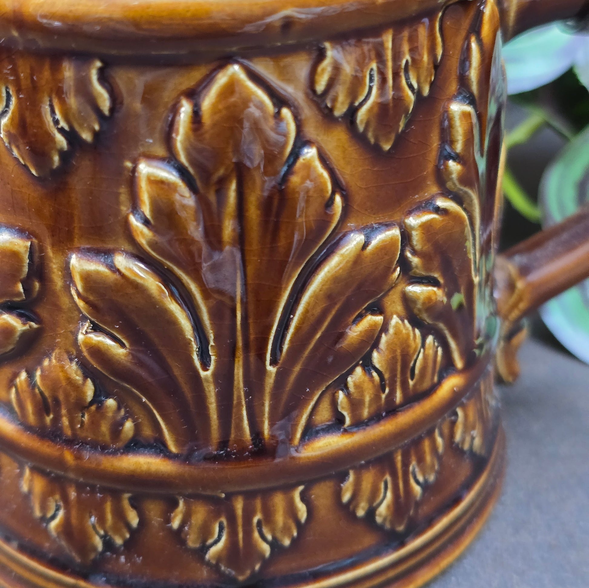 Original Gerz Bierkrug aus den 1970ern mit Zinndeckel und barockem Blattornament. Sammlerstück & dekoratives Highlight für Bierliebhaber.