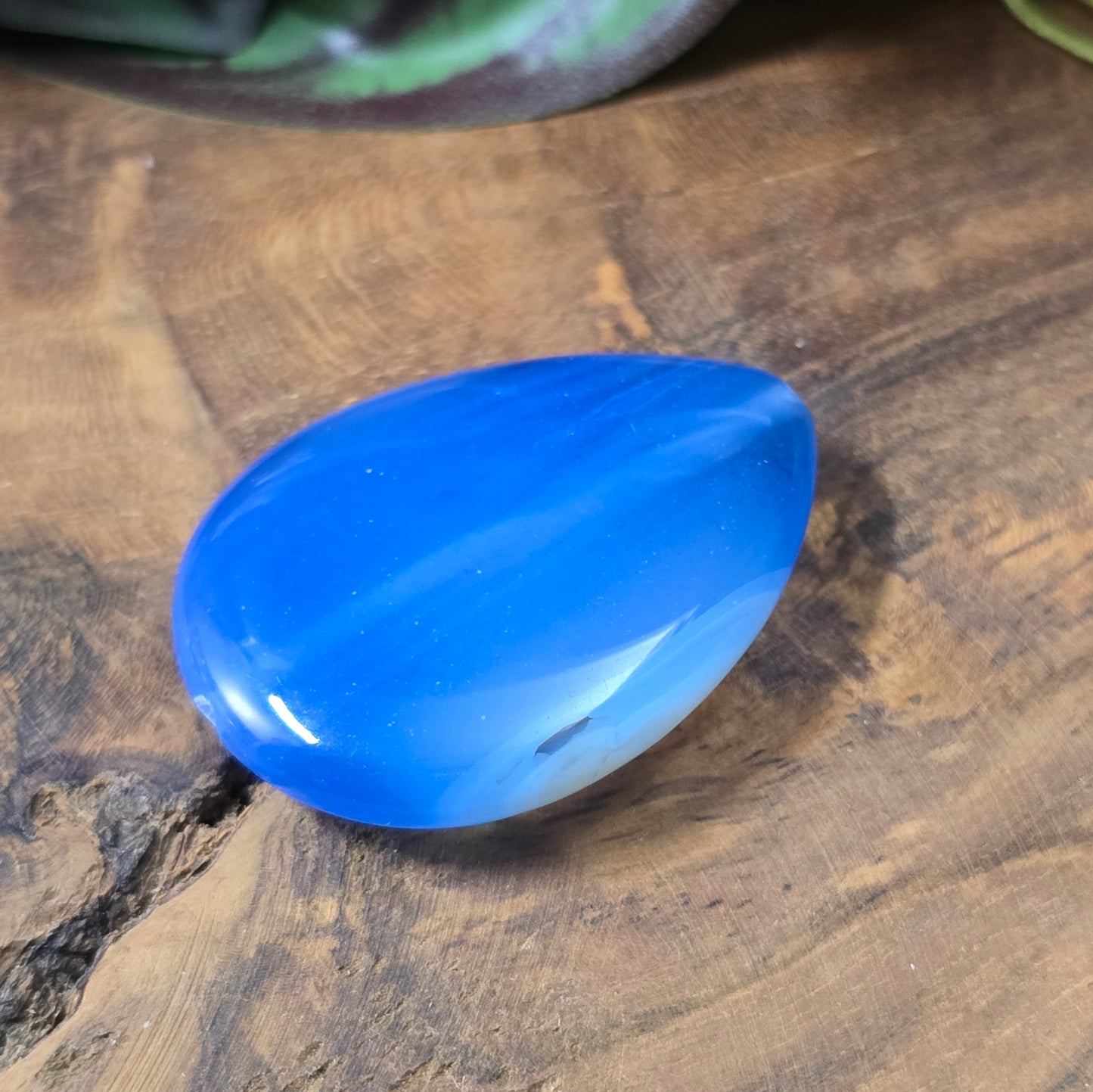 Blaue Achat-Centerperle (40x30mm) in Tropfenform. Edelstein-Unikat für DIY-Schmuck, Ypsilonketten & Anhänger. Exakt die abgebildete Perle.
