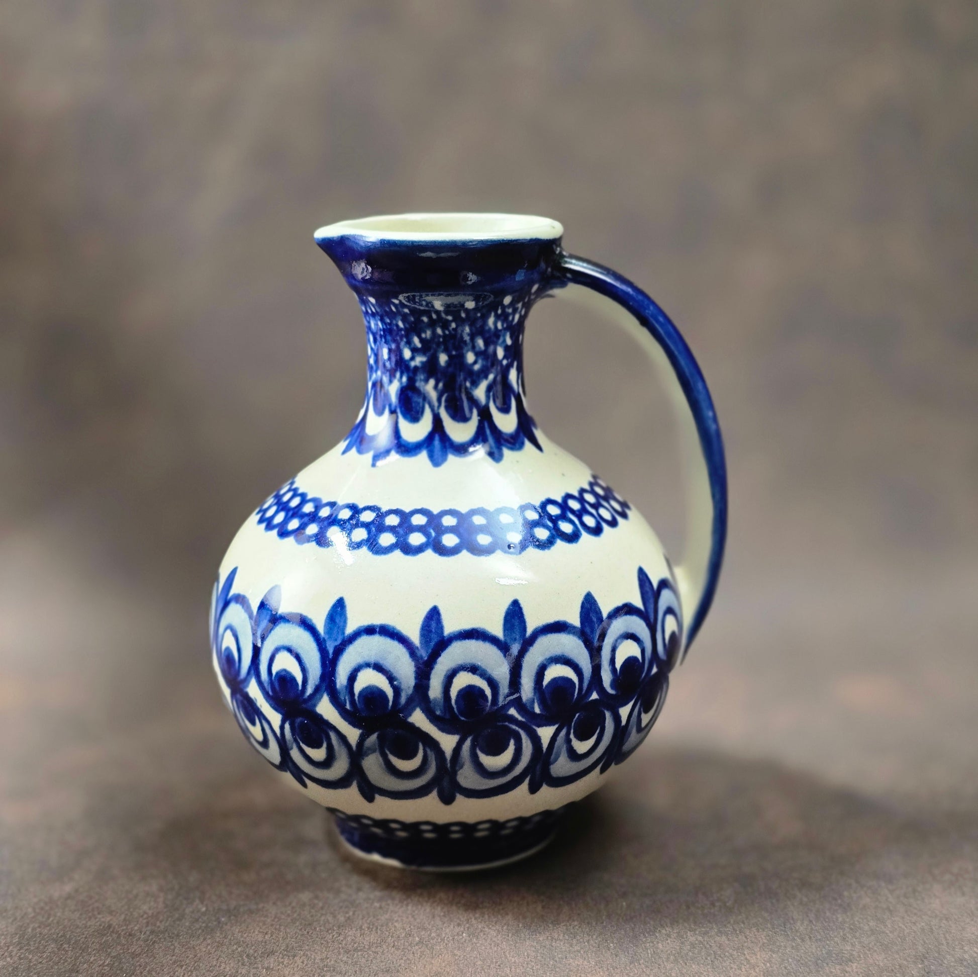 Bunzlauer Henkelvase blau-weiß, DDR 1980er Jahre, 15 cm hoch, sehr guter Zustand, dekorative Vintage-Keramik für Tisch oder Regal.