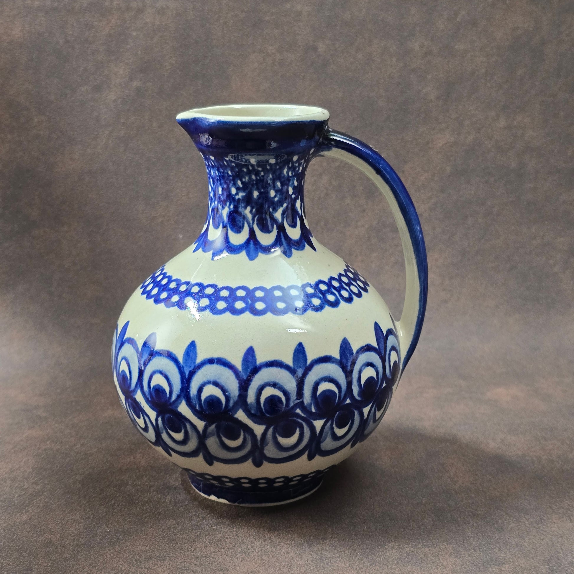 Bunzlauer Henkelvase blau-weiß, DDR 1980er Jahre, 15 cm hoch, sehr guter Zustand, dekorative Vintage-Keramik für Tisch oder Regal.