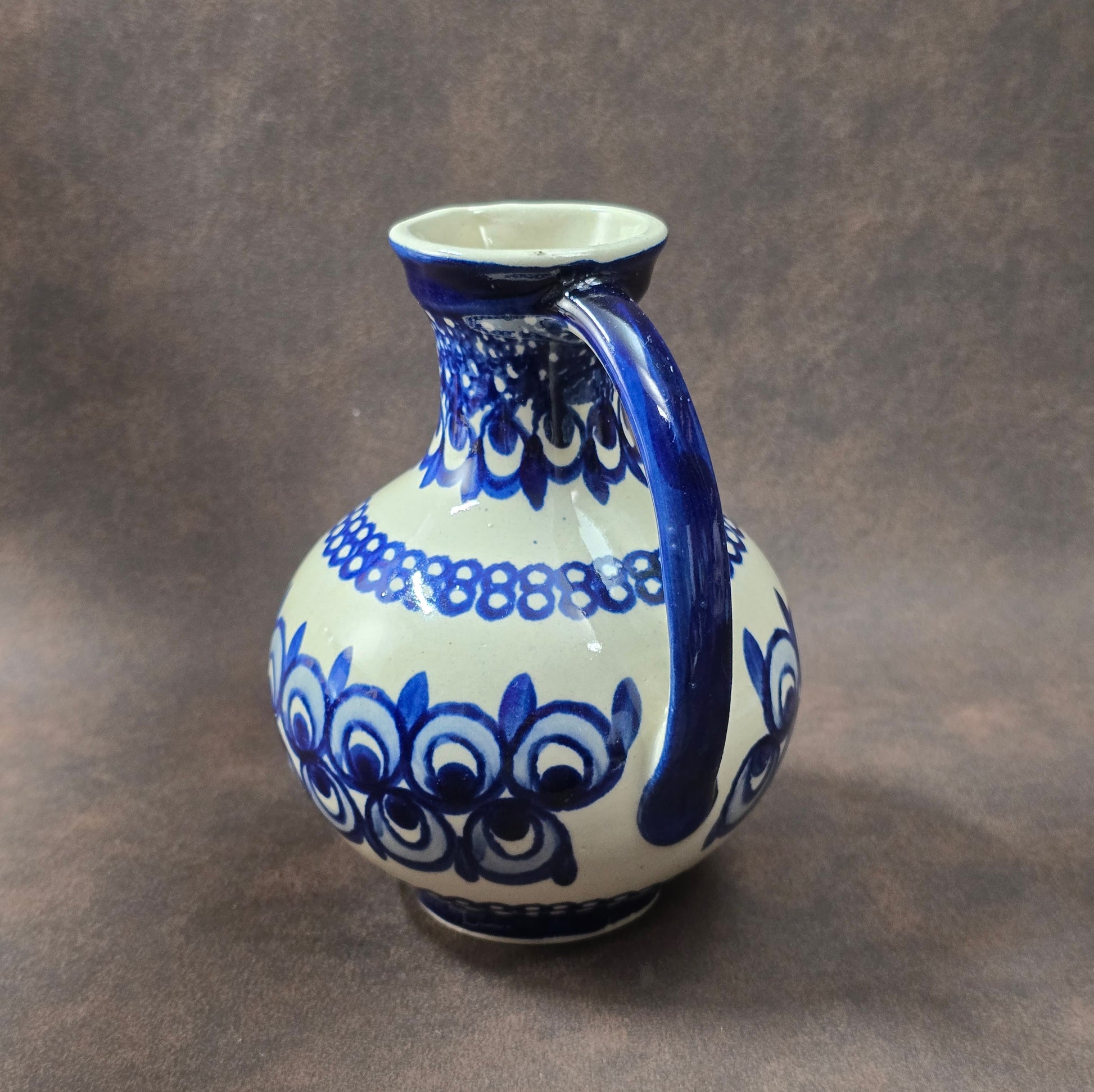 Bunzlauer Henkelvase blau-weiß, DDR 1980er Jahre, 15 cm hoch, sehr guter Zustand, dekorative Vintage-Keramik für Tisch oder Regal.