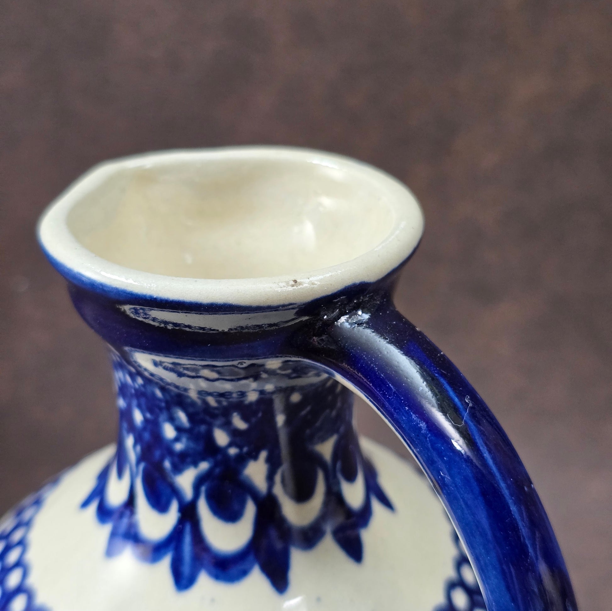 Bunzlauer Henkelvase blau-weiß, DDR 1980er Jahre, 15 cm hoch, sehr guter Zustand, dekorative Vintage-Keramik für Tisch oder Regal.
