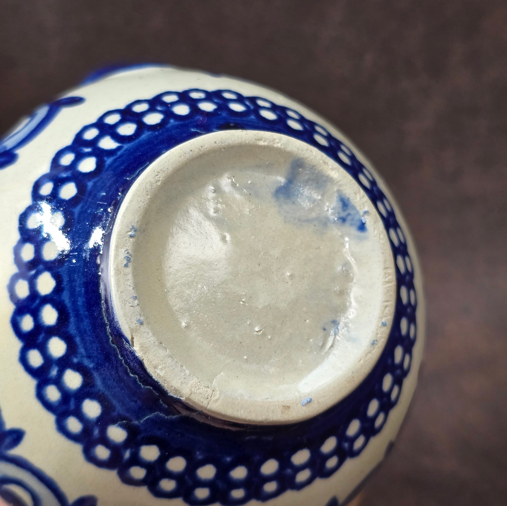 Bunzlauer Henkelvase blau-weiß, DDR 1980er Jahre, 15 cm hoch, sehr guter Zustand, dekorative Vintage-Keramik für Tisch oder Regal.