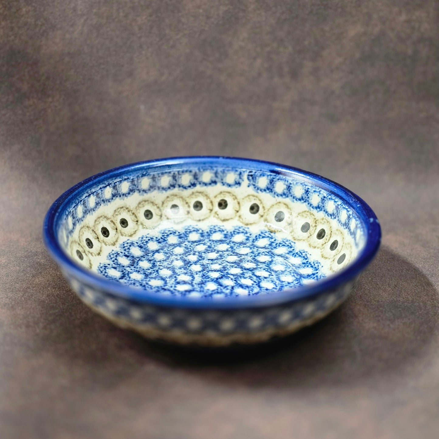Bunzlauer Keramikschale aus den 1970er Jahren mit blauem Schwämmeldekor, runde Form, 18 cm Durchmesser, Vintage-Küchenkeramik