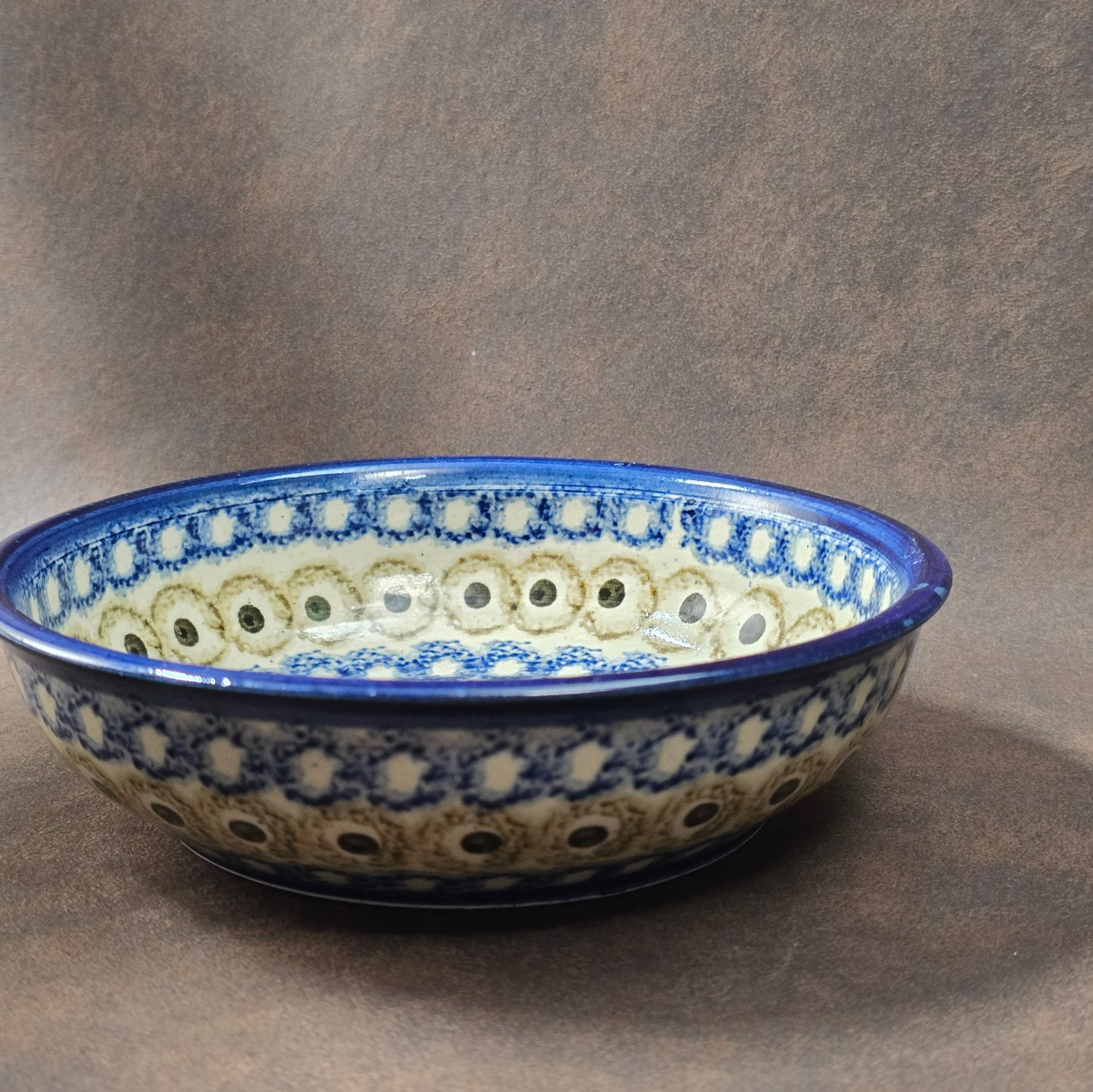 Bunzlauer Keramikschale aus den 1970er Jahren mit blauem Schwämmeldekor, runde Form, 18 cm Durchmesser, Vintage-Küchenkeramik
