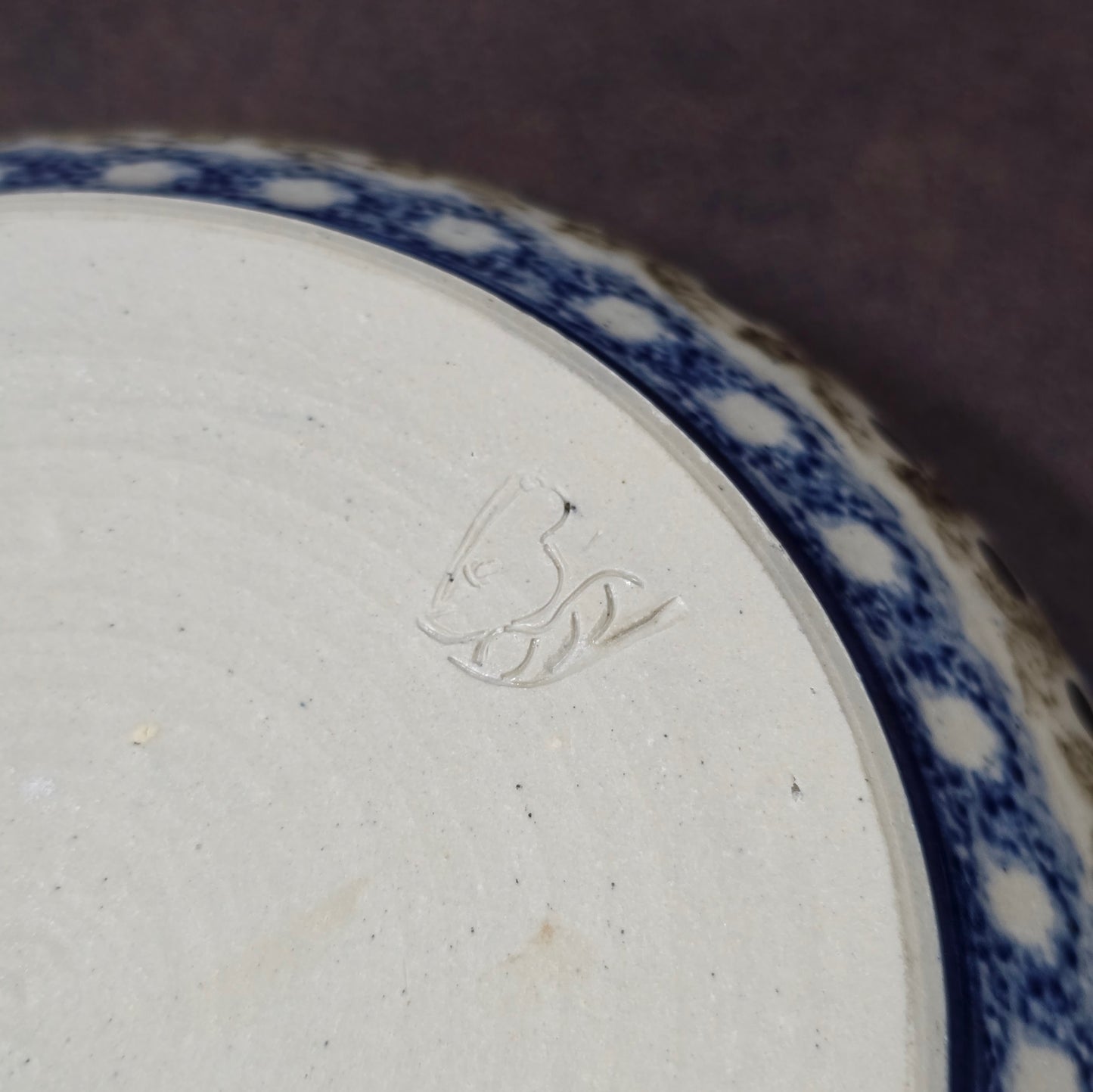 Bunzlauer Keramikschale aus den 1970er Jahren mit blauem Schwämmeldekor, runde Form, 18 cm Durchmesser, Vintage-Küchenkeramik