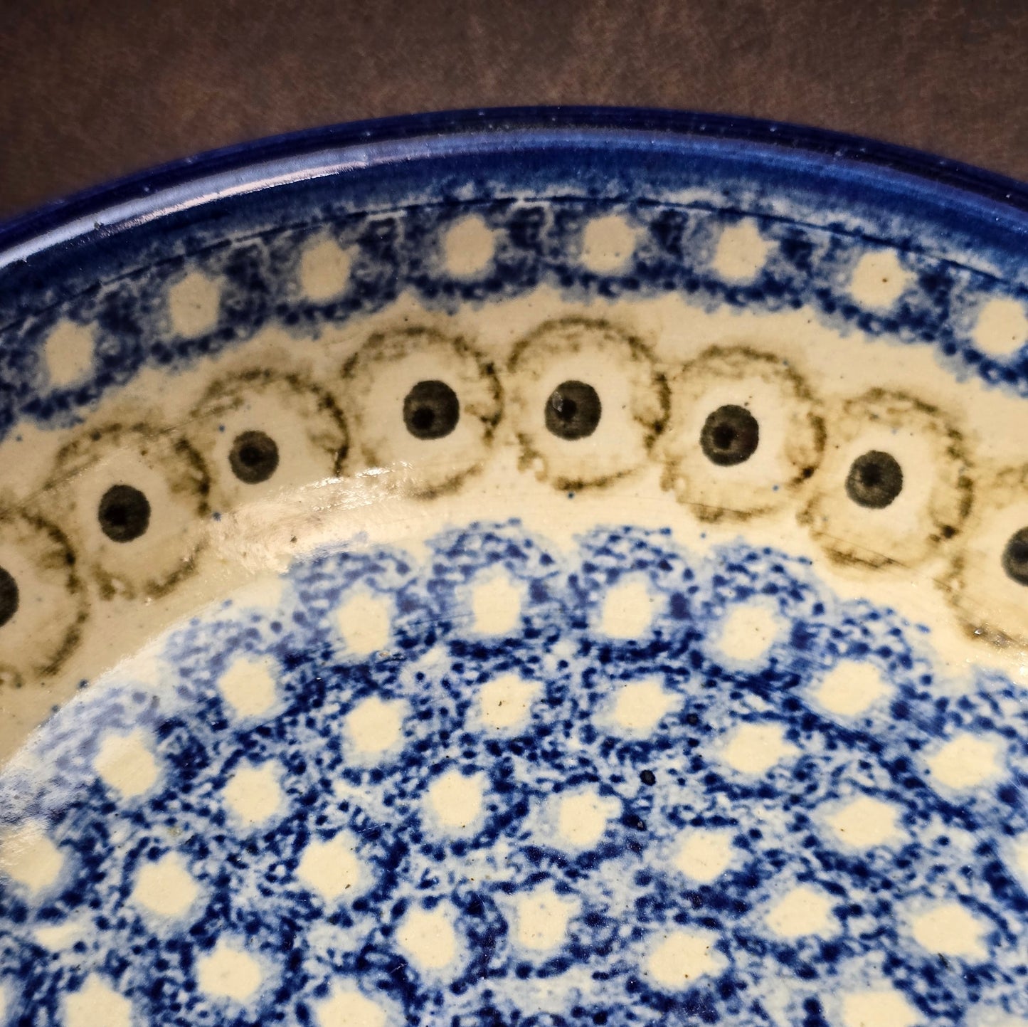 Bunzlauer Keramikschale aus den 1970er Jahren mit blauem Schwämmeldekor, runde Form, 18 cm Durchmesser, Vintage-Küchenkeramik