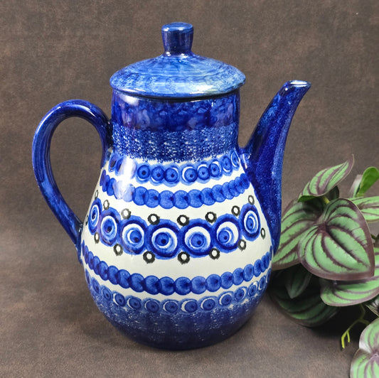 Bunzlauer Schwämmeldekor-Kanne 1970er, Ceramika Artystyczna, 1L, Blau-Weiß, handbemalt, polnische Keramik im sehr guten Vintagezustand.