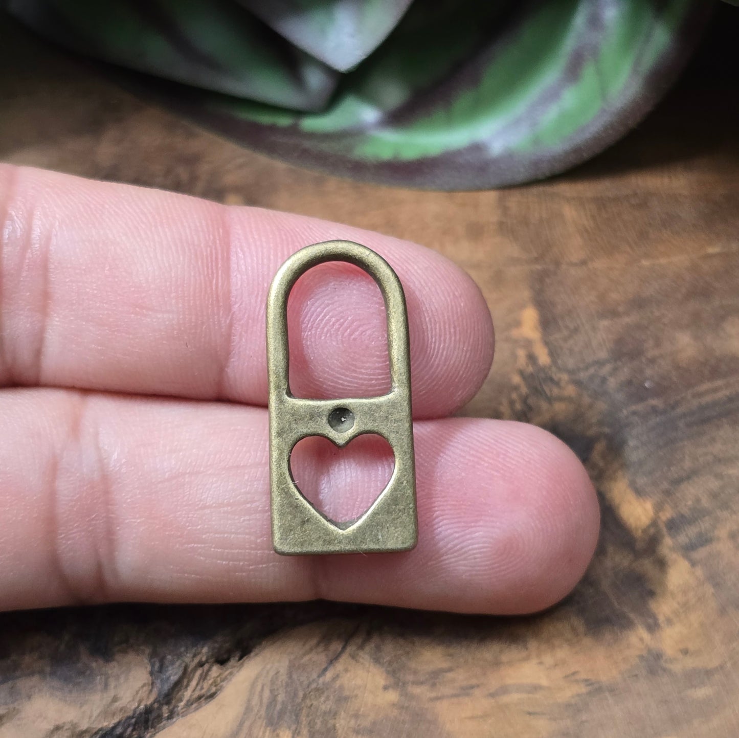 2 Anhänger Schloss mit Herz, antik bronzefarbig – romantisches Schmuckzubehör für Ketten, Armbänder, Schlüsselanhänger & kreative DIY-Projekte.