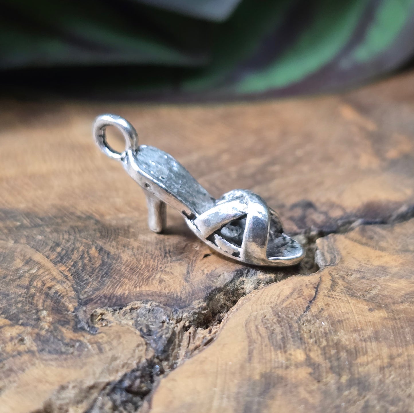 8 Charms in Form von Pumps, antik-silberfarben, ca. 23 mm – perfekt für Schlüsselanhänger, Schmuck & DIY-Projekte.