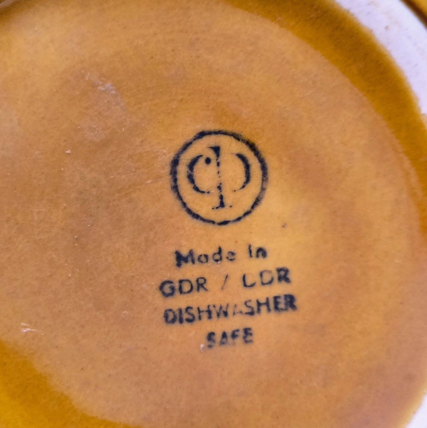 Original Colditz Porzellan Kaffeekännchen aus der DDR, 1960er–1970er. Mitropa- & HO-Gastronomie. Guter Zustand, kleiner Chip innen am Ausguss.