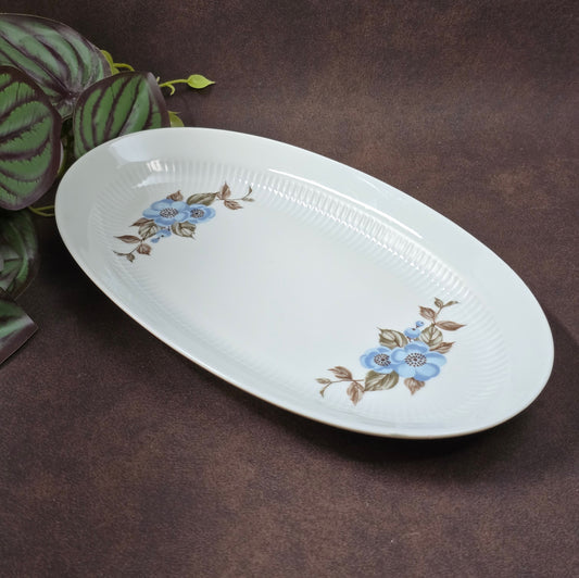 DDR-Porzellan von Colditz im F73-Design: robuste kleine Platte mit Blumenmotiv. Funktional, dekorativ und ein echter Klassiker der 70er-Jahre.