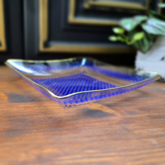 Vintage Glasschale (18 cm) mit blauem Muster & Goldrand – 1970er DDR – von VEB Thermoform Olbernhau – perfekt für Snacks & Gebäck – sehr guter Zustand.