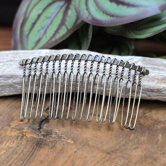 DIY-Haarkamm antik bronze, 7,5cm breit, 20 Zähne. Ideal zum Beperlen und Dekorieren für individuellen Haarschmuck, Brautschmuck & kreative Schmuckprojekte.