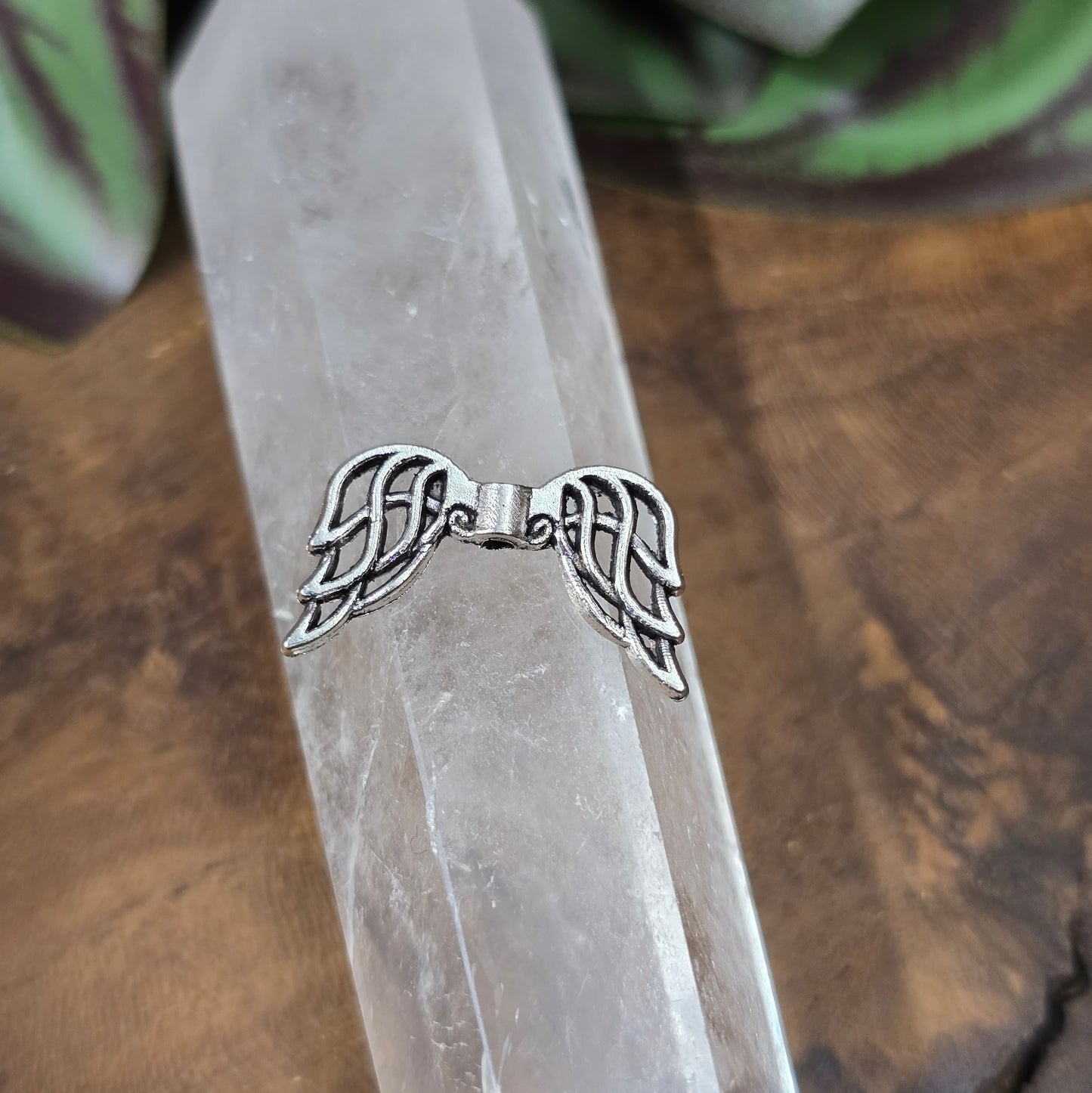 Detailreiche Engelsflügel-Perlen in antikem Silber, 19mm, im 6er Set für Schmuckdesign.