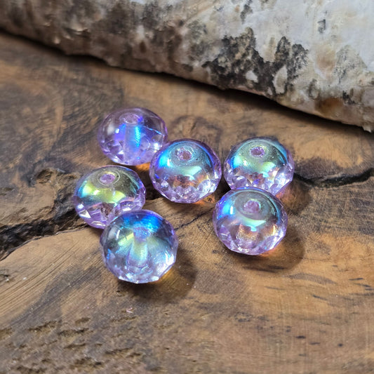 Facettierte böhmische Glasperlen Rondell in Flieder AB, 8x5 mm, 12 Stück. Funkelndes Material für kreative Schmuckherstellung.