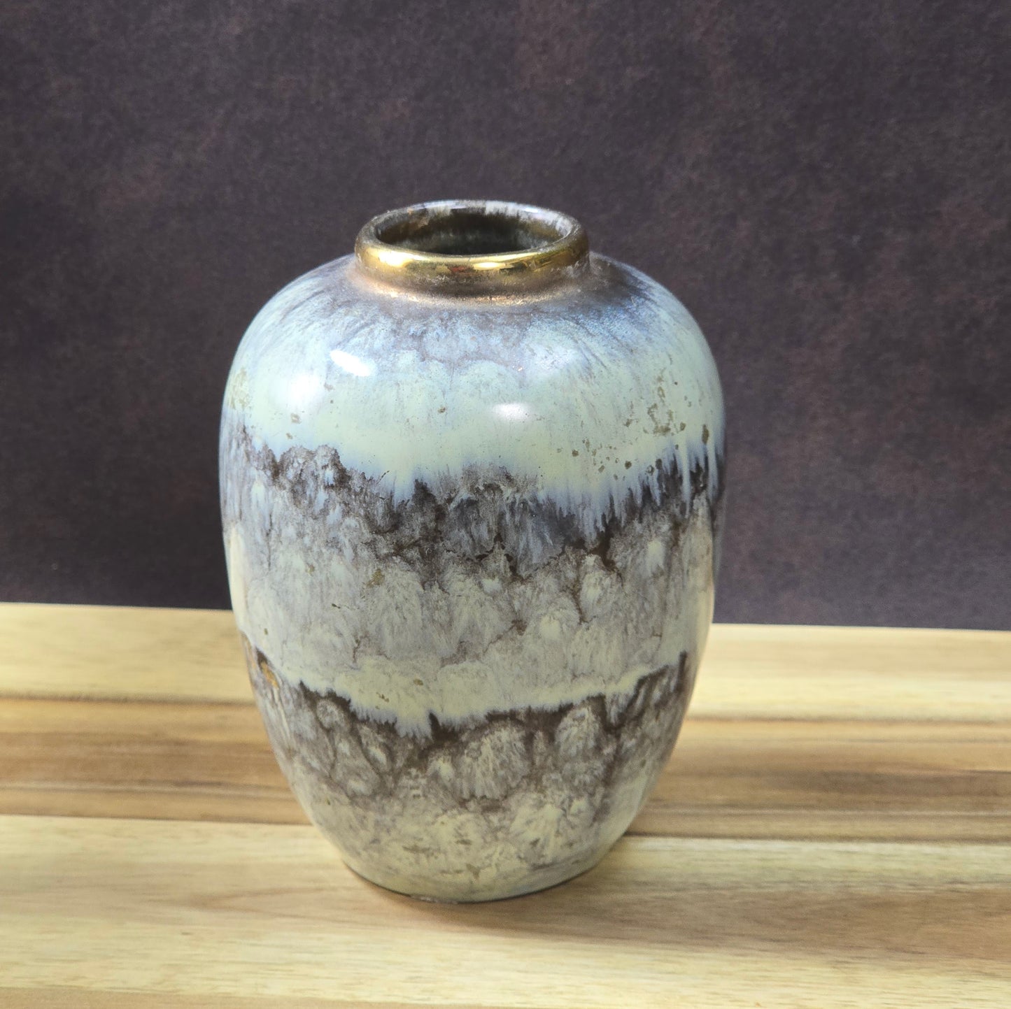 Vintage Fat Lava Vase 12 cm, creme-braune Glasur mit Goldrand, 1970er Jahre deutsche Keramik, dekoratives Sammlerstück.