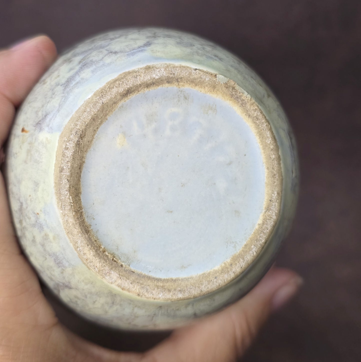Vintage Fat Lava Vase 12 cm, creme-braune Glasur mit Goldrand, 1970er Jahre deutsche Keramik, dekoratives Sammlerstück.