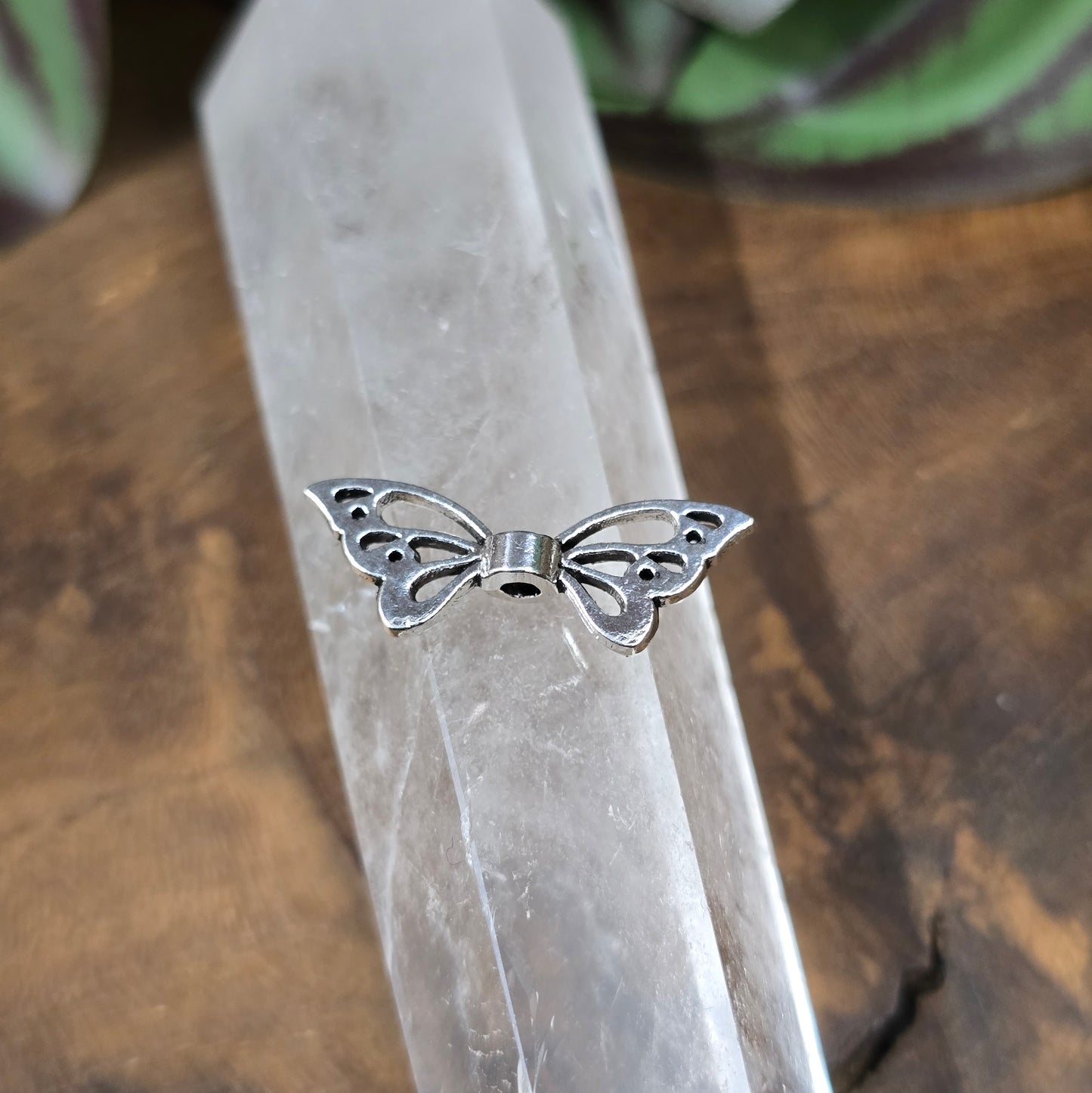 Filigrane Schmetterlingsflügel-Perlen 22mm in antik Silber, 6 Stück – ideal für DIY-Schmuck und Schutzengel.