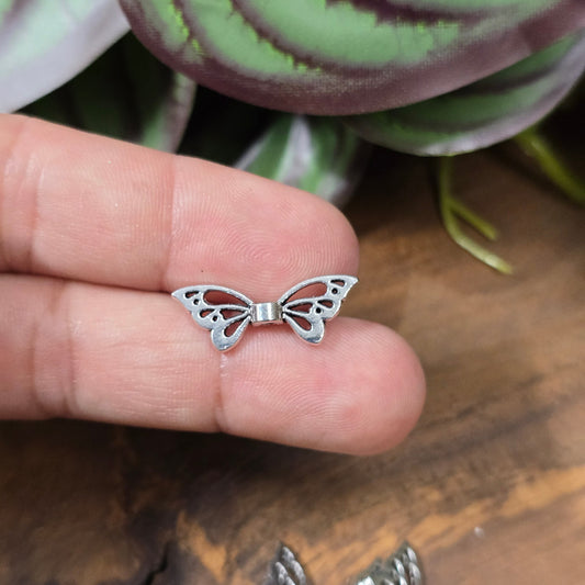 Filigrane Schmetterlingsflügel-Perlen 22mm in antik Silber, 6 Stück – ideal für DIY-Schmuck und Schutzengel.