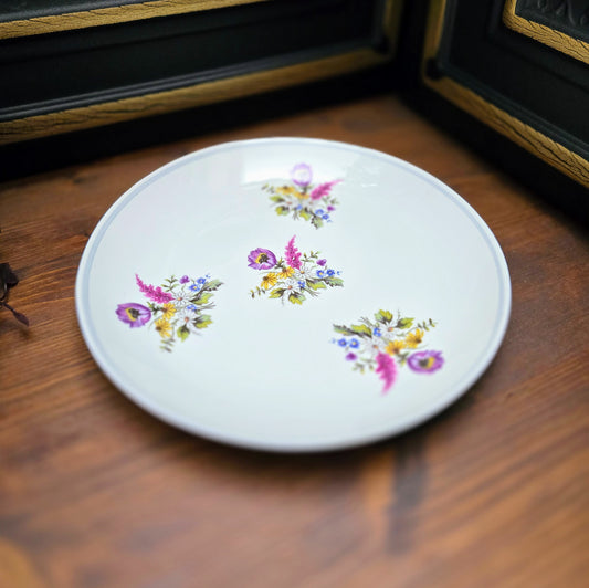 Gebäckteller aus den 1950ern mit Wiesenblumen & blauem Rand – 24 cm Ø – Porzellan im guten Zustand – ideal für Gebäck & Deko.