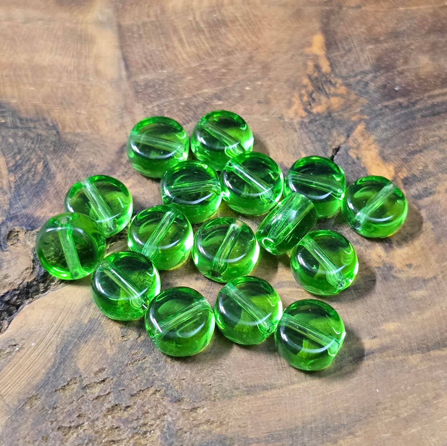 20 glänzende Glasperlen in Linsenform, Ø 8 mm, perfekt für Schmuckherstellung und DIY-Projekte.