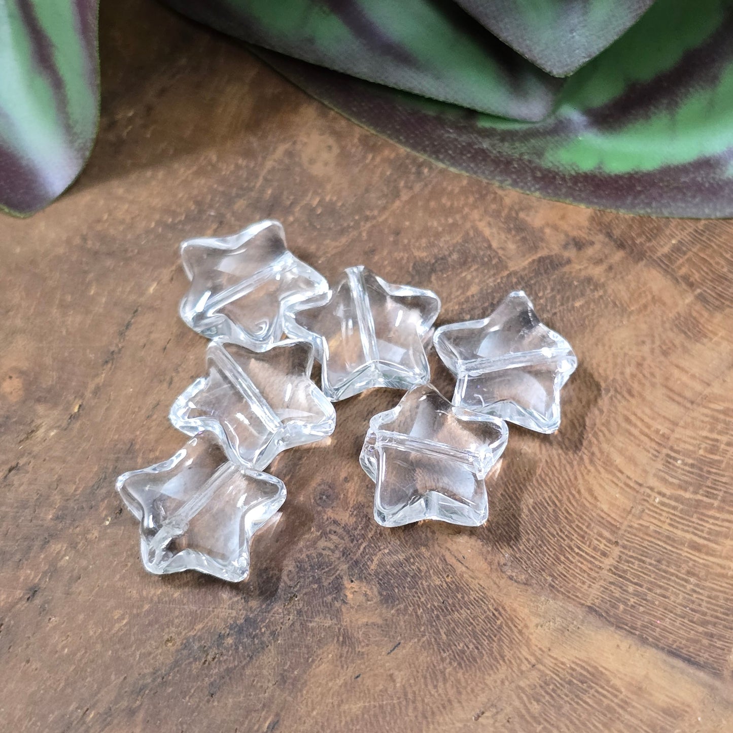 12 Glasperlen in Sternform, ca. 11 mm, transparent & glänzend – ideal für DIY-Schmuck & kreative Bastelideen. Transparent
