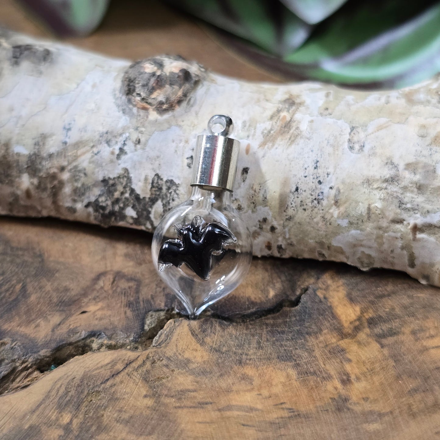 Glasphiole mit schwarzem Fledermaus-Motiv, DIY Schmuckflasche zum Befüllen, 3-teiliges Set mit Kappe – für Ketten, Anhänger & Bastelideen.