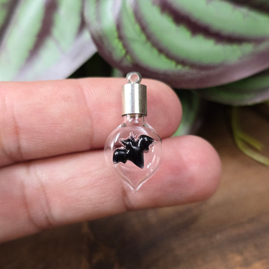 Glasphiole mit schwarzem Fledermaus-Motiv, DIY Schmuckflasche zum Befüllen, 3-teiliges Set mit Kappe – für Ketten, Anhänger & Bastelideen.