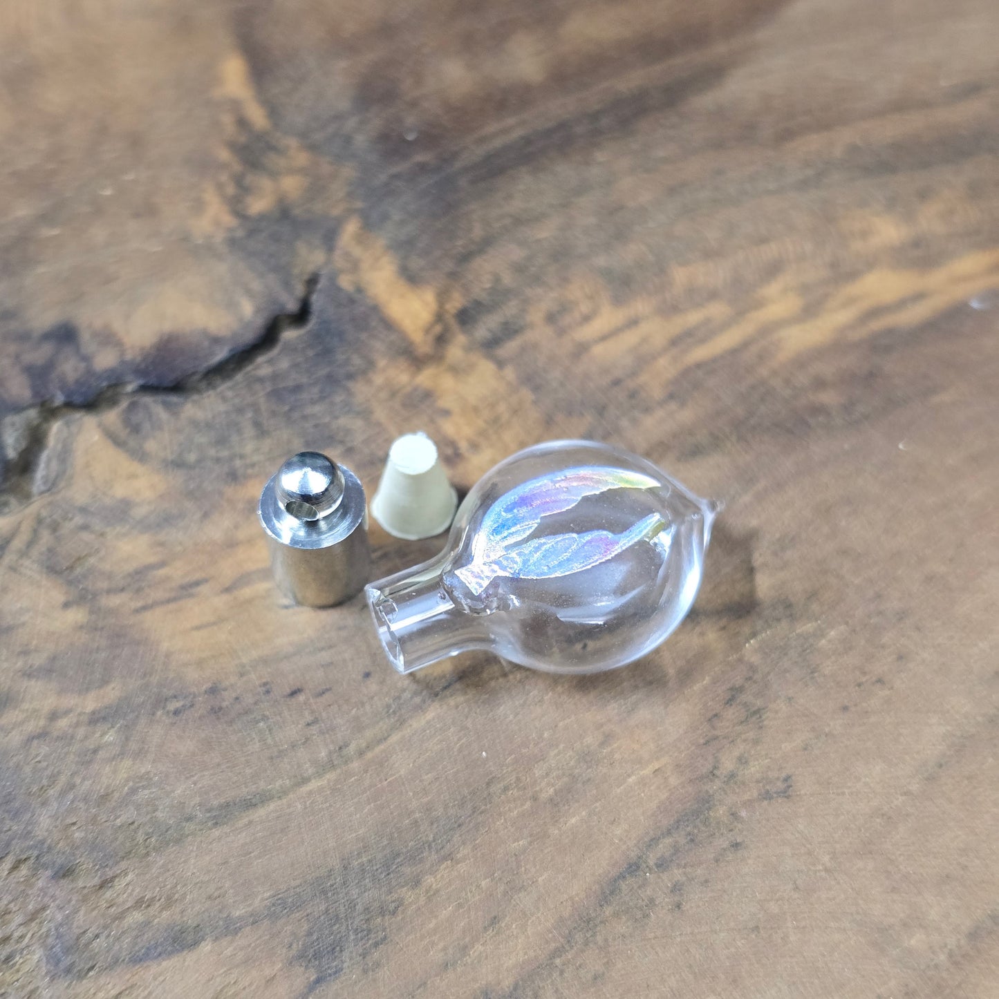 Glasphiole 21 mm im Schwanzflossen-Design, 3-teilig, Glasflasche mit Kappe zum Befüllen – ideal für DIY-Schmuckanhänger oder Bastelarbeiten.