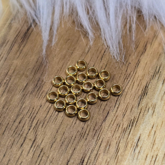 Goldfarbene Crimps aus Edelstahl (2,5 mm) im 20er-Set – perfekt zum Fixieren von Perlen & Verschlüssen in Schmuckprojekten. Robust, präzise & ideal für feine Designs.