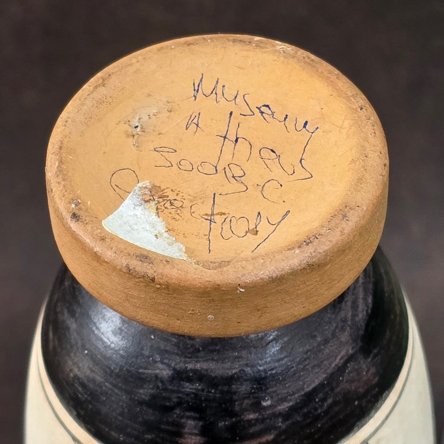 Griechische Salbölflasche als antike Replik. Frauenmotiv, Vintage 1990er, 16cm hoch, ideal als Sammlerstück oder stilvolle Dekoration.