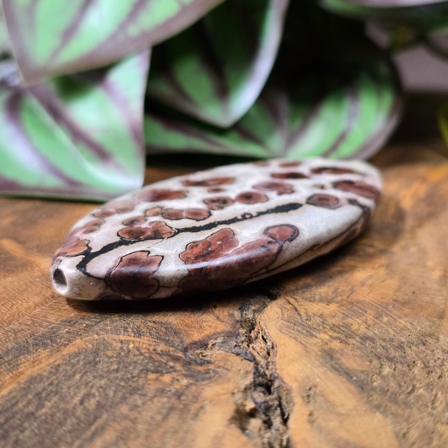 Große Navette-Perle (71 mm) aus naturbelassenem Leopardenfelljaspis – Unikat für ausdrucksstarke DIY-Schmuckdesigns.