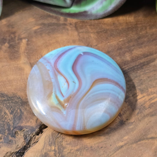 Große runde Achat-Centerperle (44 mm) in Türkis, Beige & Braun. Gefärbt & poliert – einzigartiges Unikat für Schmuckherstellung, ideal als Anhänger oder Centerpiece.