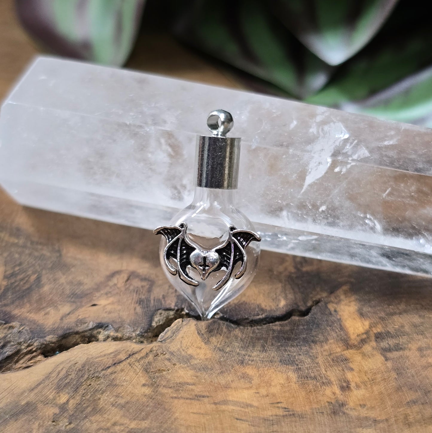 Herzförmige Glasphiole mit Fledermausflügeln, befüllbar, DIY-Schmuckanhänger für Gothic- und Fantasy-Designs