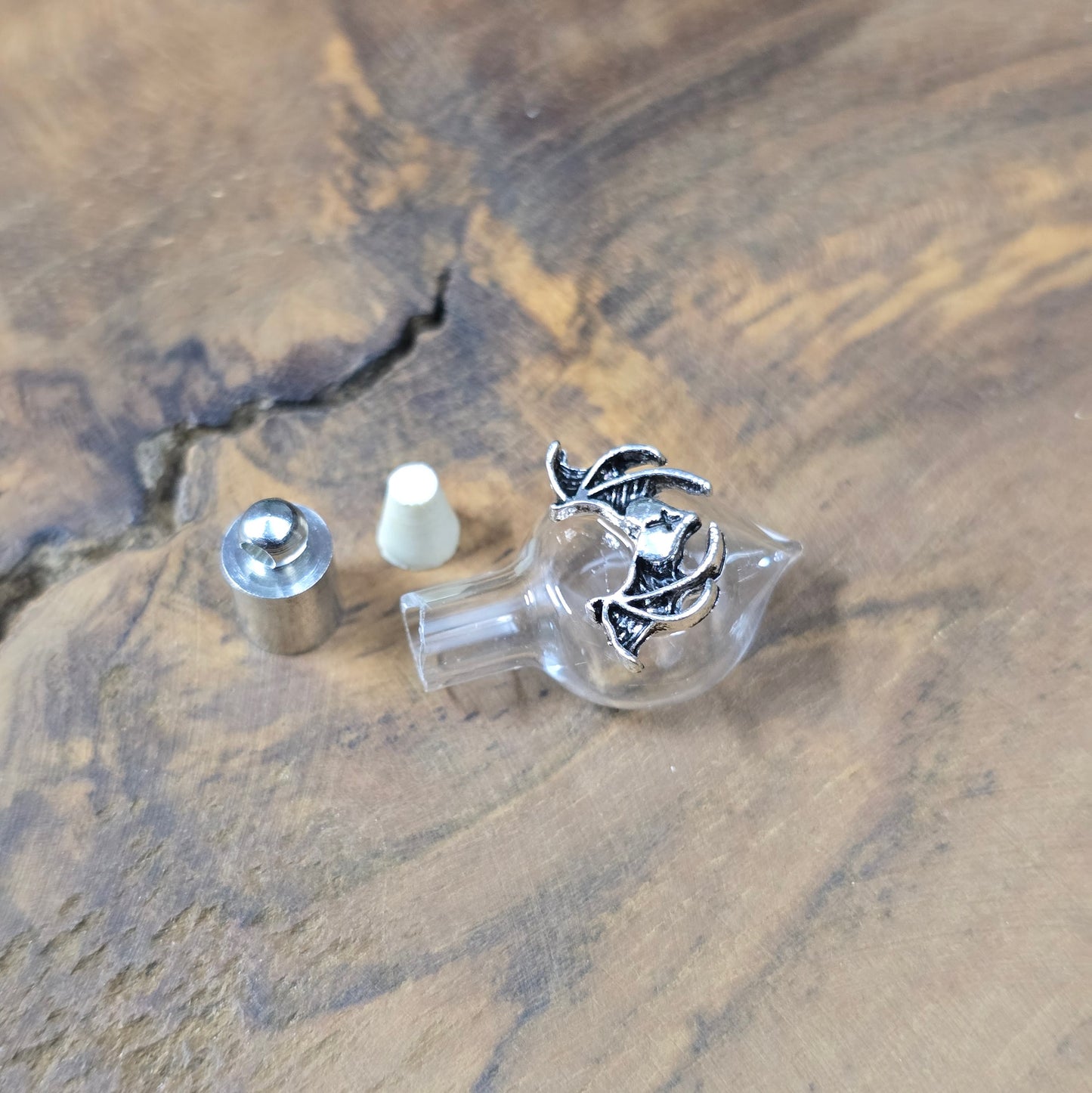 Herzförmige Glasphiole mit Fledermausflügeln, befüllbar, DIY-Schmuckanhänger für Gothic- und Fantasy-Designs