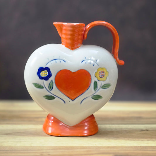 Herzförmiger Keramikkrug von Arno Fischer Ilmenau, 1960er/70er, Mid-Century DDR-Keramik mit Blumen- und Herzmotiv, Vintage-Deko.
