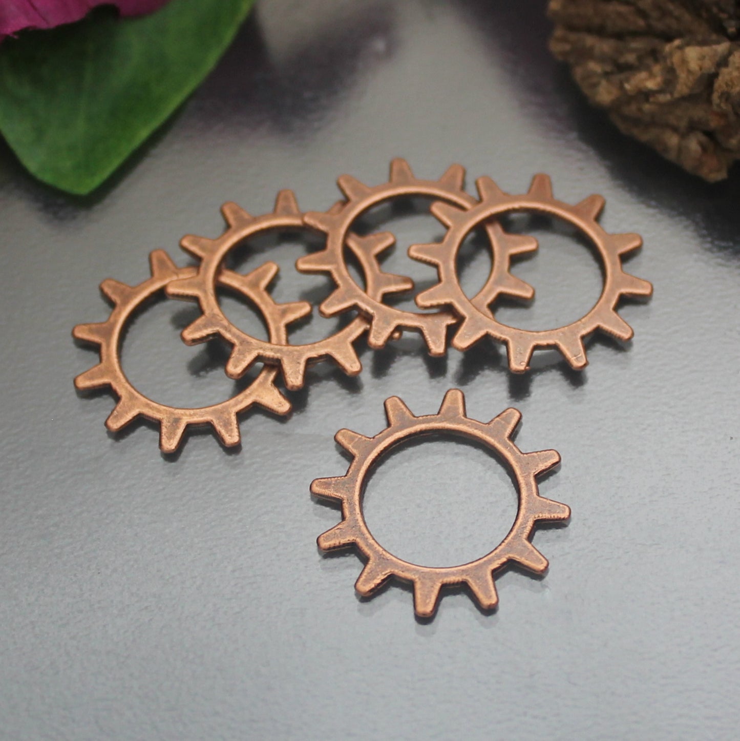 5 Verbinder/Anhänger Zahnräder im Steampunk-Design, 20mm, antik kupferfarbig