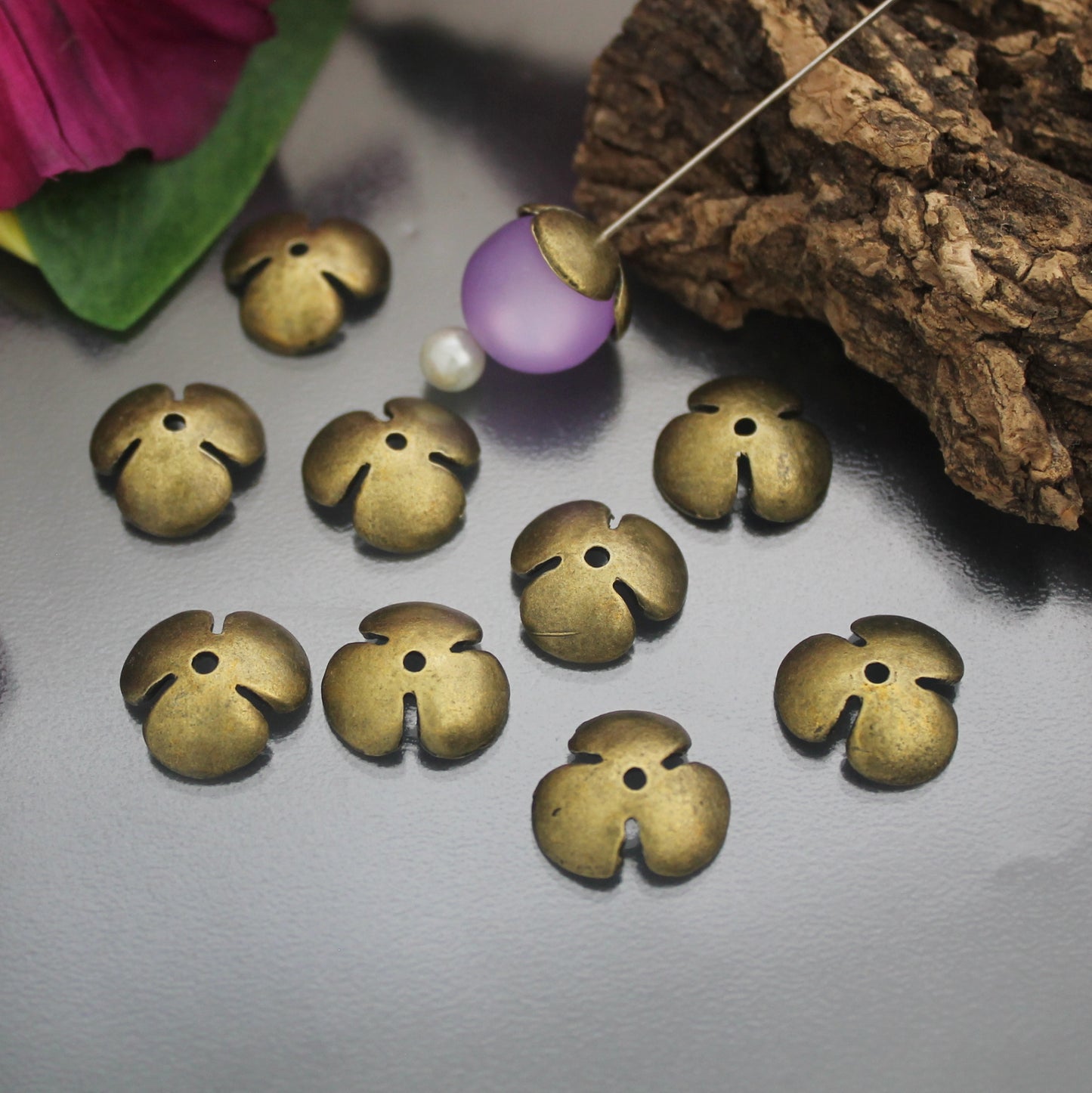 10 Perlenkappen Kleeblatt in antik bronzefarbige, 15mm